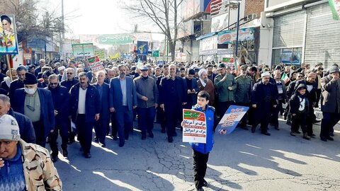 تصاویر/ راهپیمایی مردم شهرستان شاهین دژ در یوم الله 22 بهمن