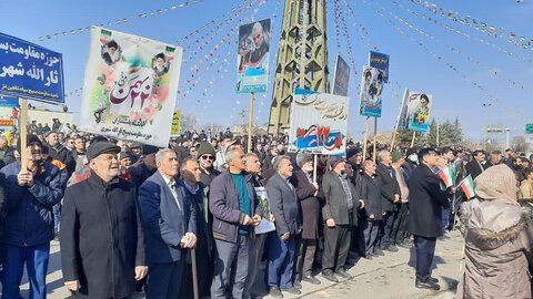 تصاویر/ راهپیمایی مردم شهرستان شاهین دژ در یوم الله 22 بهمن