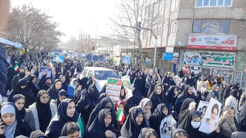 تصاویر/ راهپیمایی مردم شهرستان شاهین دژ در یوم الله 22 بهمن