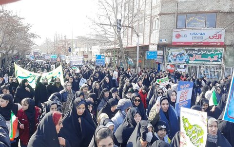 تصاویر/ راهپیمایی مردم شهرستان شاهین دژ در یوم الله 22 بهمن