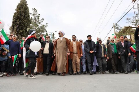 تصاویر/ خروش مردم مهریز در ۲۲بهمن۱۴۰۳