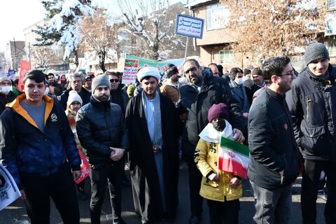 تصاویر/ حضور گسترده مردم انقلابی شهرستان سلماس در راهپیمایی 22 بهمن ۱۴۰۳
