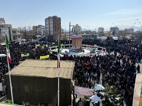 تصاویر/ حضور گسترده مردم انقلابی شهرستان سلماس در راهپیمایی 22 بهمن ۱۴۰۳