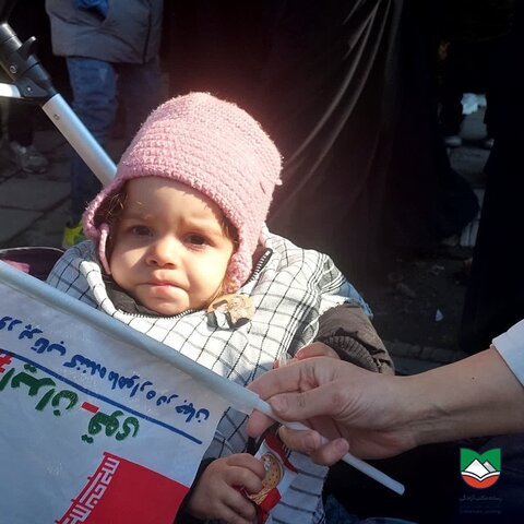 تصاویر/حضور پر شور کودکان ساوجی در راهپیمایی۲۲ بهمن