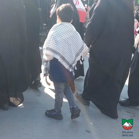 تصاویر/حضور پر شور کودکان ساوجی در راهپیمایی۲۲ بهمن