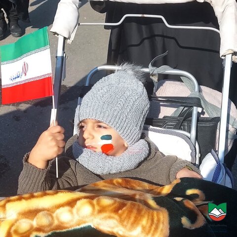 تصاویر/حضور پر شور کودکان ساوجی در راهپیمایی۲۲ بهمن