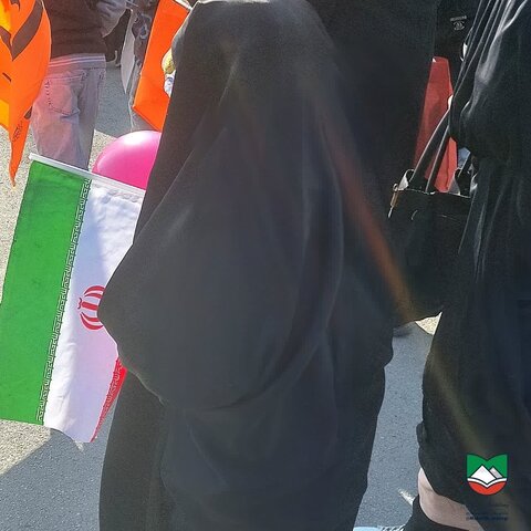 تصاویر/حضور پر شور کودکان ساوجی در راهپیمایی۲۲ بهمن