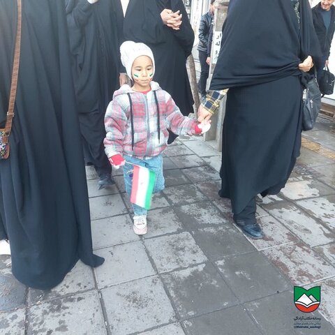 تصاویر/حضور پر شور کودکان ساوجی در راهپیمایی۲۲ بهمن