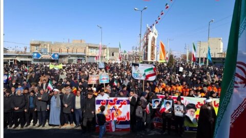 تصاویر/ راهپمایی مردم شهرستان چالدران در یوم الله 22 بهمن