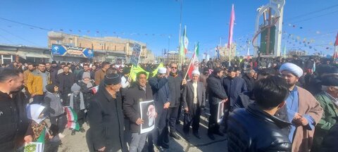 تصاویر/ راهپمایی مردم شهرستان چالدران در یوم الله 22 بهمن