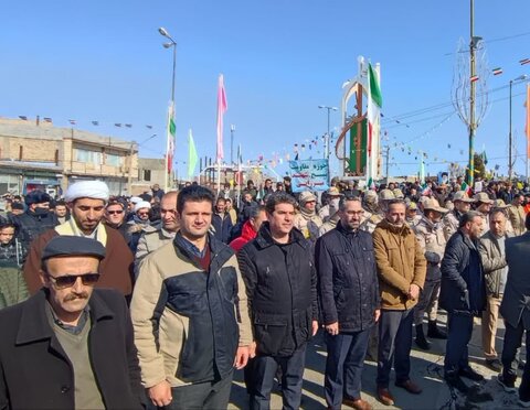 تصاویر/ راهپمایی مردم شهرستان چالدران در یوم الله 22 بهمن