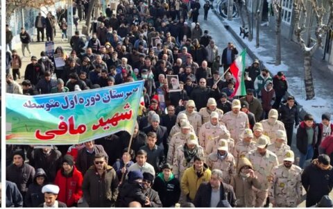 تصاویر/ راهپمایی مردم شهرستان چالدران در یوم الله 22 بهمن