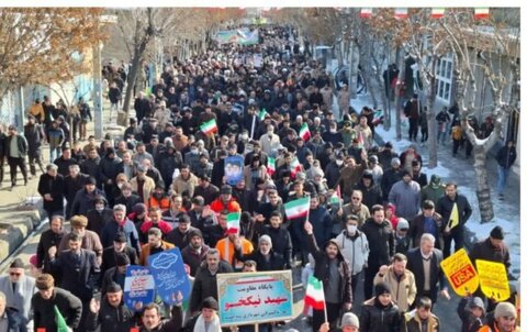 تصاویر/ راهپمایی مردم شهرستان چالدران در یوم الله 22 بهمن
