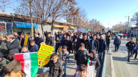 تصاویر/ راهپمایی مردم شهرستان چالدران در یوم الله 22 بهمن