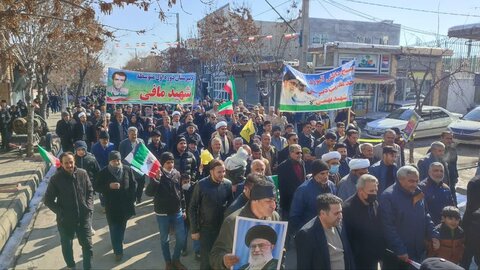 تصاویر/ راهپمایی مردم شهرستان چالدران در یوم الله 22 بهمن