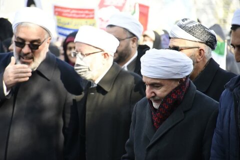 تصاویر/ حضور روحانیون شیعه و اهل سنت ارومیه در راهپیمایی یوم الله 22 بهمن