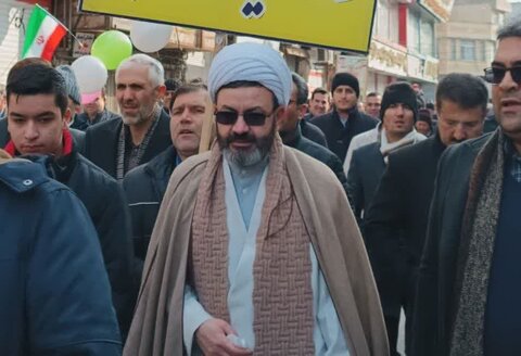 تصاویر/ حضور روحانیون شیعه و اهل سنت ارومیه در راهپیمایی یوم الله 22 بهمن