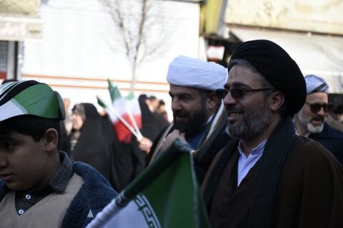 تصاویر/ حضور روحانیون شیعه و اهل سنت ارومیه در راهپیمایی یوم الله 22 بهمن