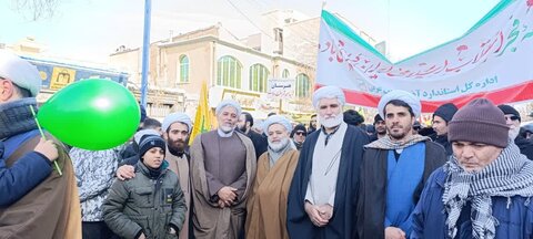 تصاویر/ حضور روحانیون شیعه و اهل سنت ارومیه در راهپیمایی یوم الله 22 بهمن