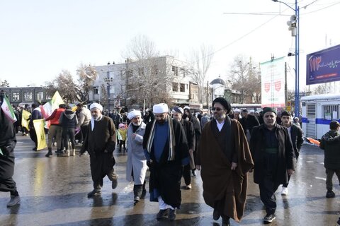 تصاویر/ حضور روحانیون شیعه و اهل سنت ارومیه در راهپیمایی یوم الله 22 بهمن