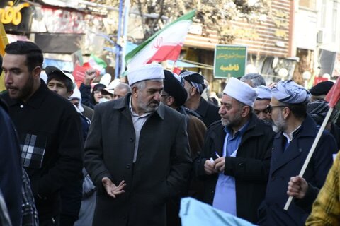 تصاویر/ حضور روحانیون شیعه و اهل سنت ارومیه در راهپیمایی یوم الله 22 بهمن