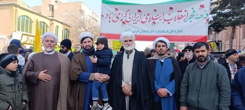 تصاویر/ حضور روحانیون شیعه و اهل سنت ارومیه در راهپیمایی یوم الله 22 بهمن