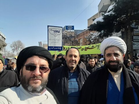 تصاویر/ حضور روحانیون شیعه و اهل سنت ارومیه در راهپیمایی یوم الله 22 بهمن