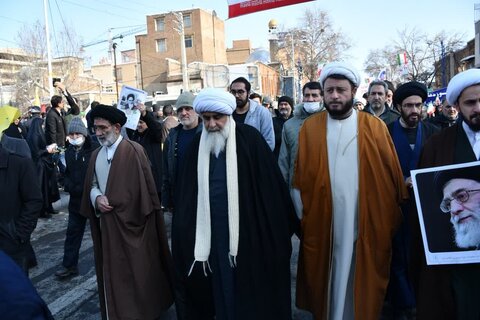 تصاویر/ حضور روحانیون شیعه و اهل سنت ارومیه در راهپیمایی یوم الله 22 بهمن