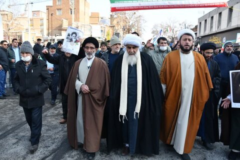 تصاویر/ حضور روحانیون شیعه و اهل سنت ارومیه در راهپیمایی یوم الله 22 بهمن