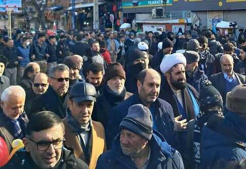 تصاویر/ حضور روحانیون شیعه و اهل سنت ارومیه در راهپیمایی یوم الله 22 بهمن