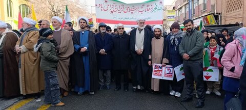تصاویر/ حضور روحانیون شیعه و اهل سنت ارومیه در راهپیمایی یوم الله 22 بهمن