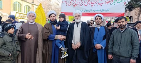 تصاویر/ حضور روحانیون شیعه و اهل سنت ارومیه در راهپیمایی یوم الله 22 بهمن