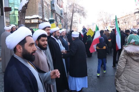 تصاویر/ حضور روحانیون شیعه و اهل سنت ارومیه در راهپیمایی یوم الله 22 بهمن