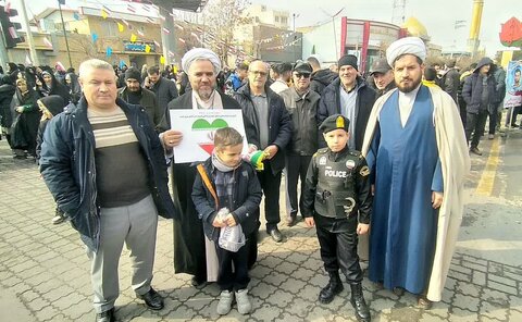 تصاویر/ حضور روحانیون شیعه و اهل سنت ارومیه در راهپیمایی یوم الله 22 بهمن