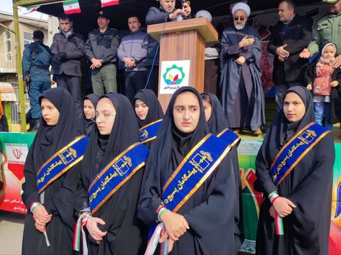 تصاویر/ راهپیمایی مردم شهرستان پیرانشهر در 22 بهمن