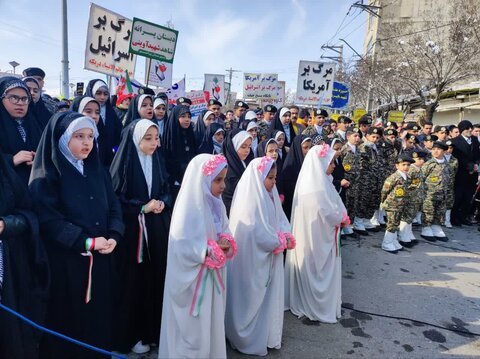 تصاویر/ راهپیمایی مردم شهرستان پیرانشهر در 22 بهمن