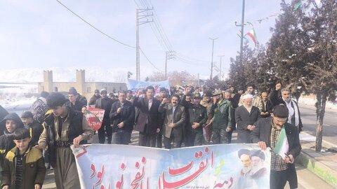 تصاویر/ راهپیمایی مردم شهرستان پیرانشهر در 22 بهمن