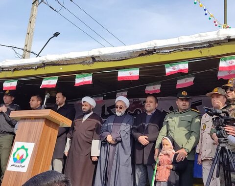 تصاویر/ راهپیمایی مردم شهرستان پیرانشهر در 22 بهمن