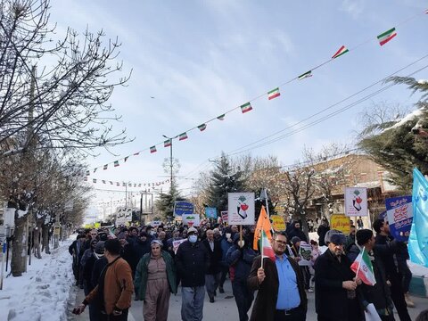 تصاویر/ راهپیمایی مردم شهرستان پیرانشهر در 22 بهمن