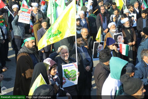 Photos/ Participation enthousiaste des habitants de Qom à la marche du 22 Bahman