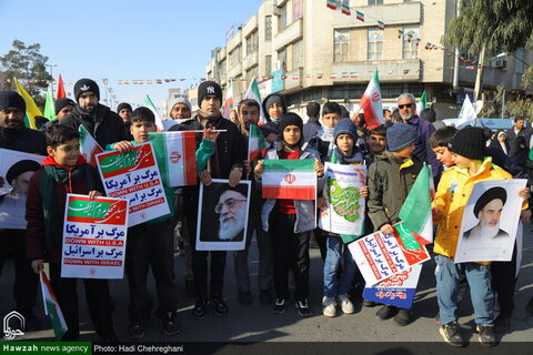 Photos/ Participation enthousiaste des habitants de Qom à la marche du 22 Bahman