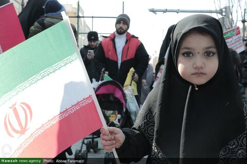 Photos/ Participation enthousiaste des habitants de Qom à la marche du 22 Bahman