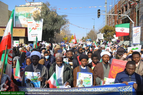 Photos/ Participation enthousiaste des habitants de Qom à la marche du 22 Bahman