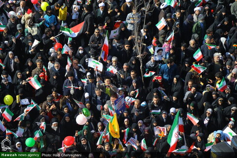 Photos/ Participation enthousiaste des habitants de Qom à la marche du 22 Bahman