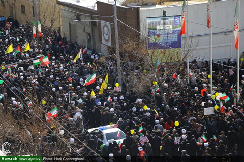 Photos/ Participation enthousiaste des habitants de Qom à la marche du 22 Bahman