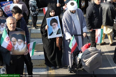 Photos/ Participation enthousiaste des habitants de Qom à la marche du 22 Bahman