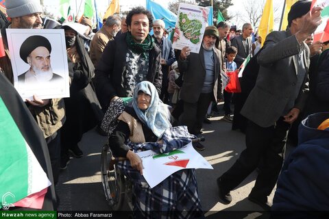 Photos/ Participation enthousiaste des habitants de Qom à la marche du 22 Bahman