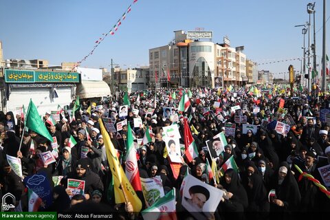 Photos/ Participation enthousiaste des habitants de Qom à la marche du 22 Bahman