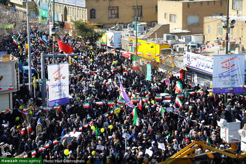 Photos/ Participation enthousiaste des habitants de Qom à la marche du 22 Bahman