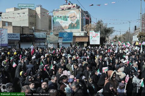 Photos/ Participation enthousiaste des habitants de Qom à la marche du 22 Bahman